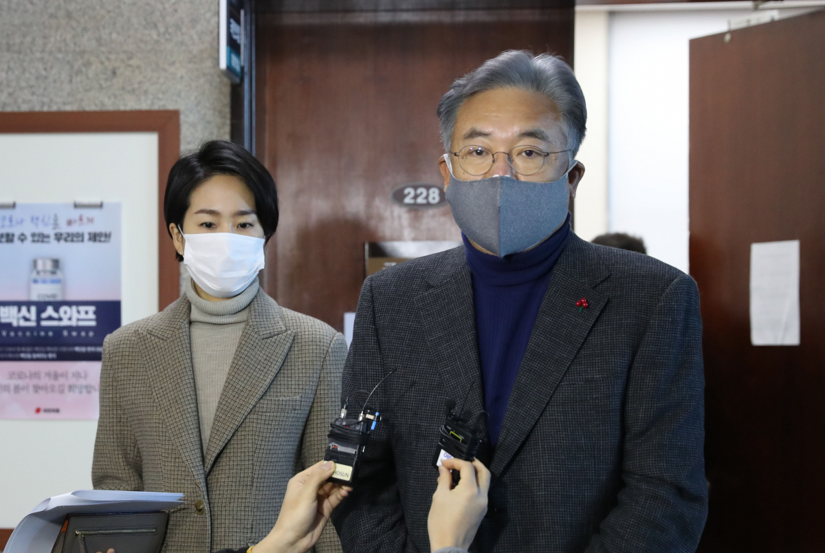 ▲정진석 국민의힘 공천관리위원장이 8일 오전 서울 여의도 국회에서 공천관리위원회 회의 내용을 브리핑하고 있다. (연합뉴스)