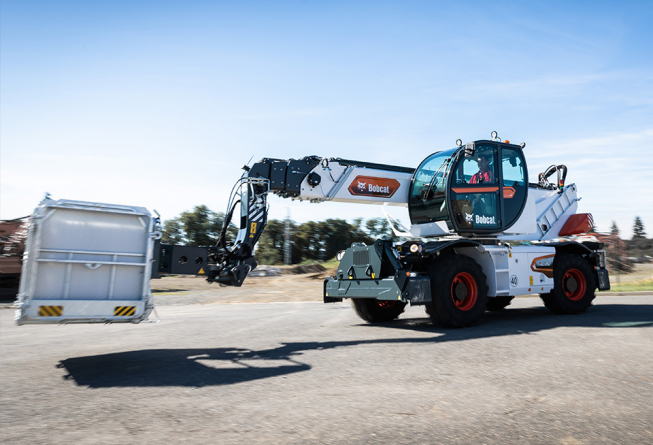 ▲두산밥캣이 지난달 유럽에서 회전식 텔레핸들러 신제품을 출시했다. (사진제공=두산밥캣)