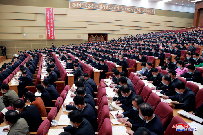 ▲북한이 노동당 8차 대회를 7일째 이어가는 가운데 11일 군사, 공업, 농업 등 부문별 협의회를 진행했다고 12일 조선중앙통신이 보도했다. (평양 조선중앙통신/연합뉴스)