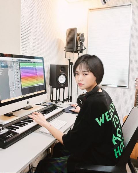 ▲LG전자의 가상인간 '김래아'는 서울에서 지내는 23세 여성으로, 음악을 만드는 '버추얼 인플루언서'라는 특징을 지녔다. (출처=김래아 인스타그램)
