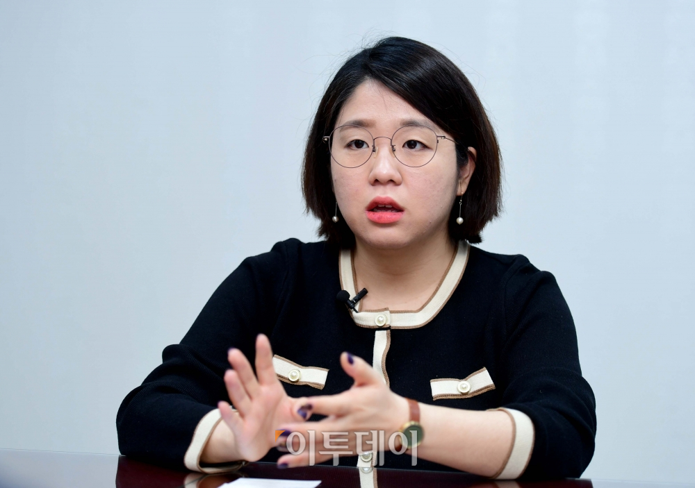 ▲용혜인 기본소득당 의원이 12일 서울 여의도 국회 의원회관에서 이투데이와 인터뷰를 갖고 있다. (신태현 기자 holjjak@)