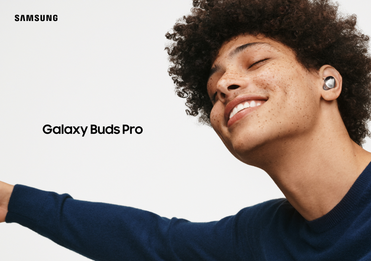 ▲삼성 '갤럭시 버즈 프로'를 사용하고 있는 모습 (사진제공=삼성전자)