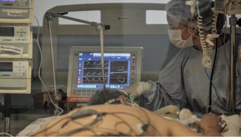 ▲14일(현지시각) 브라질 보건부는 코로나19 일일 사망자가 사흘 연속으로 1000명대를 기록했다고 밝혔다. (브라질 뉴스포털 UOL/연합뉴스)