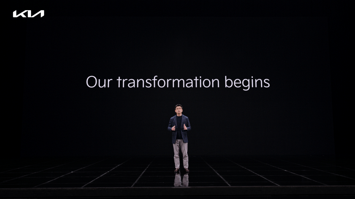 ▲송호성 기아 사장은 15일 온라인으로 진행된 ‘뉴 기아 브랜드 쇼케이스‘에서 “전통적인 제조 중심 사업 모델에서 벗어나 새로 부상하는 영역으로 사업을 확대해 나갈 것”이라 밝혔다. (사진제공=기아차)