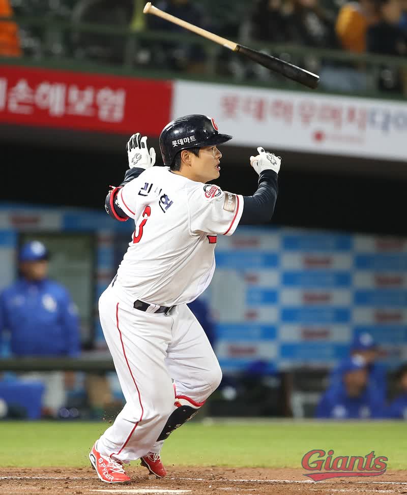 ▲프로야구 롯데 자이언츠 외야수 민병헌은 18일 “팬들의 걱정에 감사를 표하면서 반드시 건강한 모습으로 다시 그라운드에 서겠다”고 약속했다. (사진제공=롯데 자이언츠)