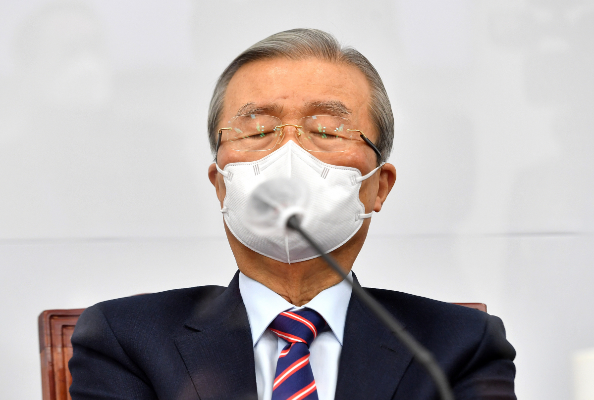 ▲국민의힘 김종인 비상대책위원장이 21일 오전 서울 여의도 국회에서 열린 비상대책위원회의에서 생각에 잠겨 있다. (연합뉴스)