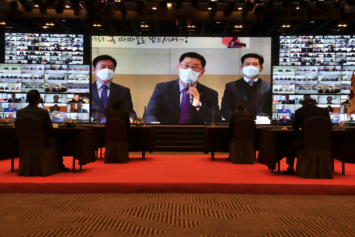 ▲중소기업중앙회가 지난 19일 비대면 채널(유튜브 및 ZOOM)을 활용해 개최한 ‘2021 중소기업인 신년인사회’가 실시간 최대 동시접속자 1300여 명을 기록하며 성황리에 마무리됐다. (사진제공=중소기업중앙회)