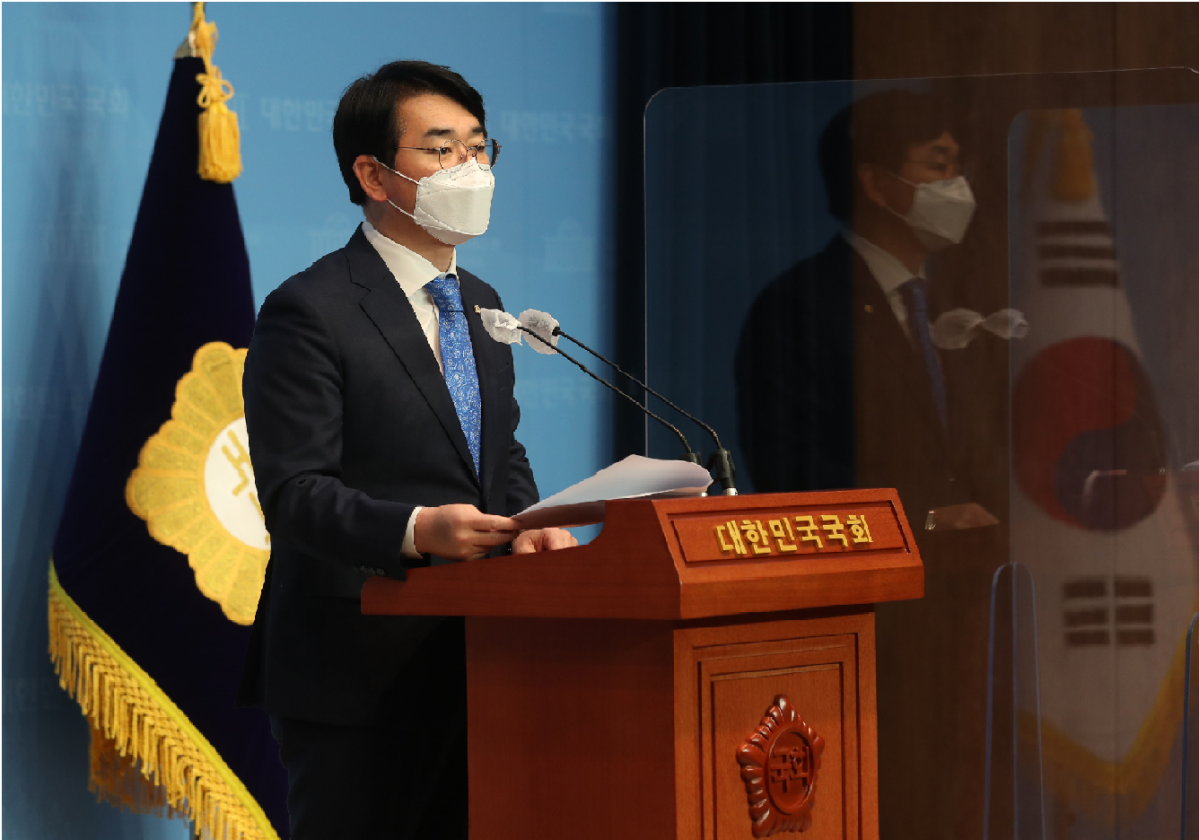 ▲더불어민주당 박용진 의원이 24일 오전 서울 여의도 국회 소통관에서 기자회견을 열고 증권사 공매도 전산화 의무화와 처벌강화로 불법행위를 근절해야 한다고 밝히고 있다. (연합뉴스)