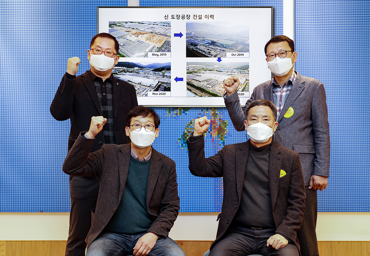 ▲(왼쪽 상단부터 시계 방향으로) 복임성 한국지엠 생산부문 제조품질담당 실장, 김재희 지엠테크니컬센터코리아 도장생산기술담당장, 송재봉 한국지엠 생산부문 창원도장담당 상무, 유경삼 지엠테크니컬센터코리아 도장생산기술담당 차장.  (사진제공=한국지엠)