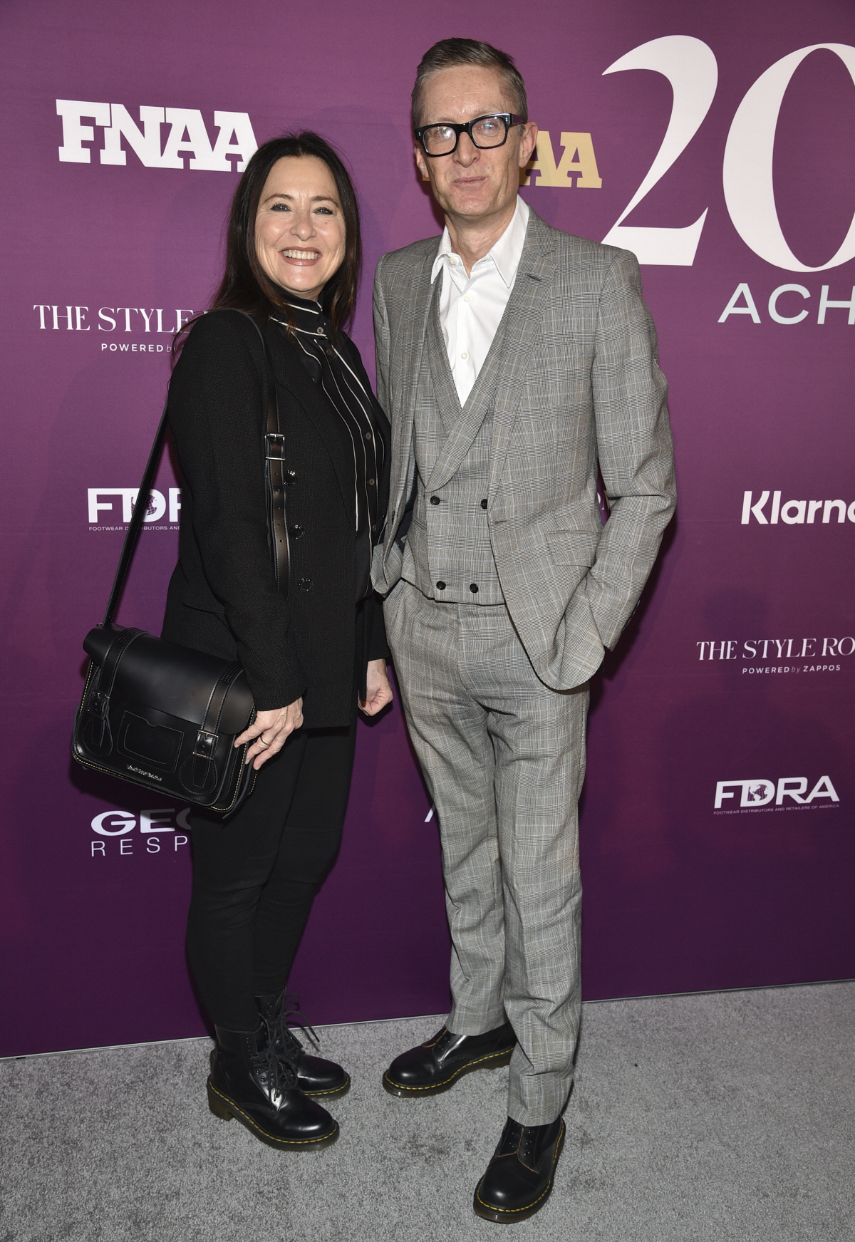 ▲케니 윌슨 닥터마틴 CEO가 2019년 12월 3일(현지시간) 부인 수 윌슨과 함께 뉴욕에서 열린 ‘2019 풋웨어 어워즈’에 참석하고 있다. 뉴욕/AP뉴시스
