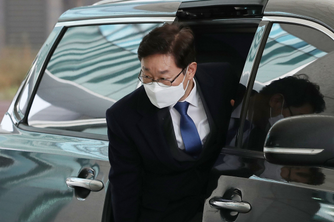 ▲박범계 법무부 장관 후보자가 14일 오전 서울 서초구 서울고등검찰청에 마련된 인사청문회 준비 사무실로 출근하고 있다. (뉴시스)