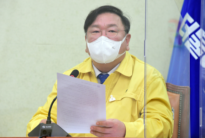 ▲더불어민주당 김태년 원내대표가 25일 국회에서 열린 최고위원회의에서 발언하고 있다.  (연합뉴스)