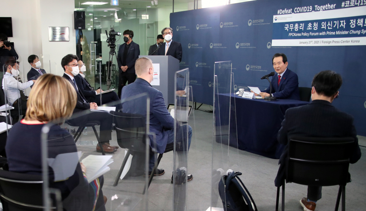 ▲정세균 국무총리가 27일 서울 프레스센터에서 열린 국무총리 초청 외신기자 정책토론회에 참석해 발언하고 있다. (연합뉴스)