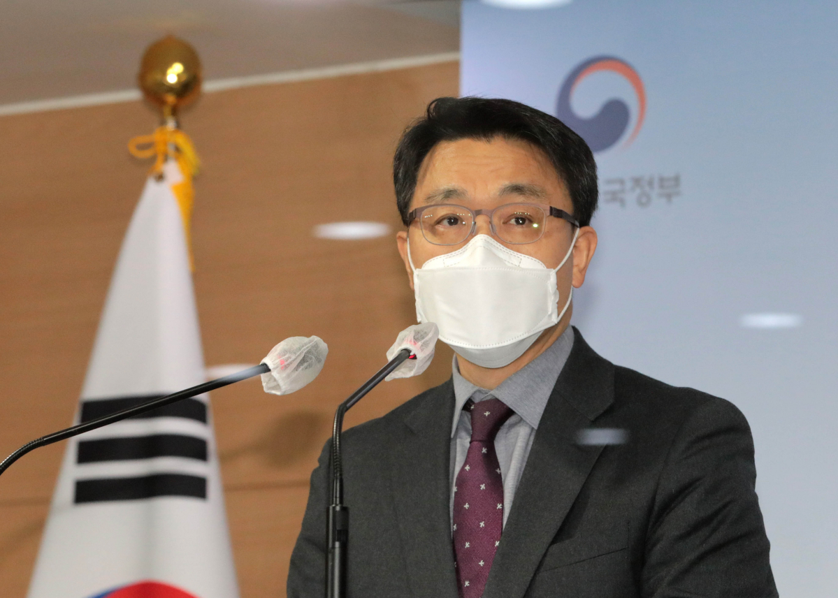 ▲김진욱 공수처장이 28일 서울 종로구 정부서울청사 합동브리핑실에서 열린 헌법재판소 발표 관련 브리핑에서 발언하고 있다. (공동취재사진) 