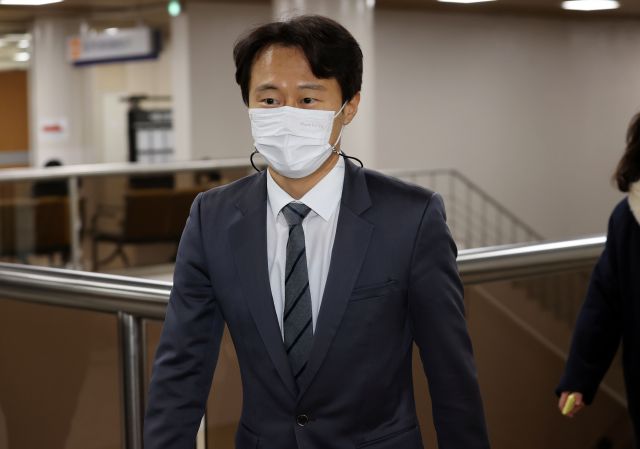 ▲더불어민주당 이탄희 의원은 29일 임성근 판사에 대한 탄핵 소추가 ‘사법부 길들이기’라고 비판하는 보수야권에 대해 “헌법을 위한 것”이라고 반박했다. (연합뉴스)