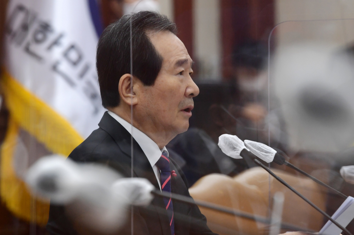 ▲정세균 국무총리가 29일 서울 종로구 정부서울청사에서 열린 '코로나19 백신·치료제 상황점검회의'에 참석해 모두발언 하고 있다. (공동취재사진) (뉴시스)