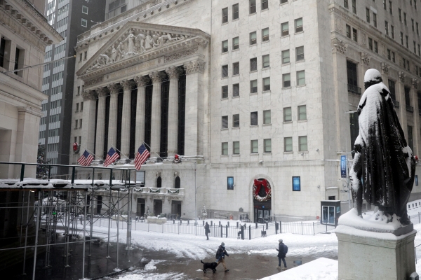 ▲미국 뉴욕 맨해튼에 있는 뉴욕증권거래소(NYSE) 빌딩 전경. NYSE는 6일(현지시간) 중국 3대 통신사 상장폐지를 결정했다. 뉴욕/로이터연합뉴스
