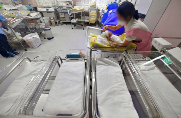 ▲사진은 1월 4일 경기 수원시 한 병원 신생아실의 모습. (뉴시스)