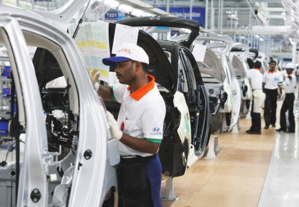 ▲현대차 인도 공장 생산 라인. 지난해 현대차 인도 공장은 52만2542대를 생산해 판매하며 최대 해외 기지로 올라섰다.  (사진제공=현대차)