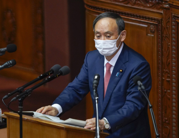 ▲스가 요시히데 일본 총리가 20일 국회에서 답변하고 있다. 도쿄/EPA연합뉴스