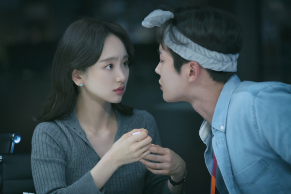 ▲‘선배, 그 립스틱 바르지 마요’ 원진아, 로운(사진제공=JTBC스튜디오)