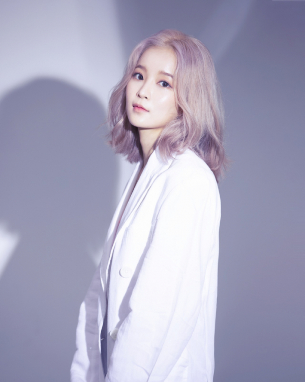 ▲런치(사진=로맨틱팩토리 제공)