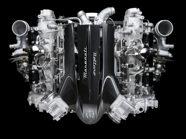 ▲V6 3.0 네튜노(Nettuno) 엔진은 각각의 속도 영역을 책임지는 트윈 터보를 맞물려 최고출력 630마력을 낸다. 이를 바탕으로 최고시속 325km를 찍는다.  (출처=뉴스프레스UK)