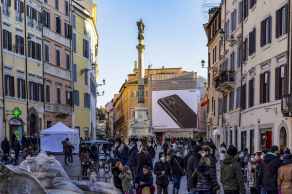 ▲이탈리아 로마 스페인 광장(Piazza di Spagna)에 설치된 '갤럭시 S21' 옥외 광고 모습 (사진제공=삼성전자)