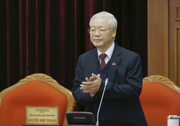 ▲응우옌 푸 쫑 공산당 서기장이 31일 하노이에서 열린 중앙위원회에 참석해 박수를 치고 있다. 하노이/AP뉴시스
