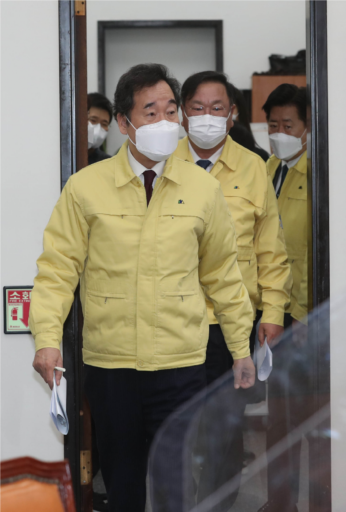 ▲더불어민주당 이낙연 대표와 김태년 원내대표 등이 1일 오전 서울 여의도 국회에서 열린 최고위원회의에 참석하고 있다.  (연합뉴스)