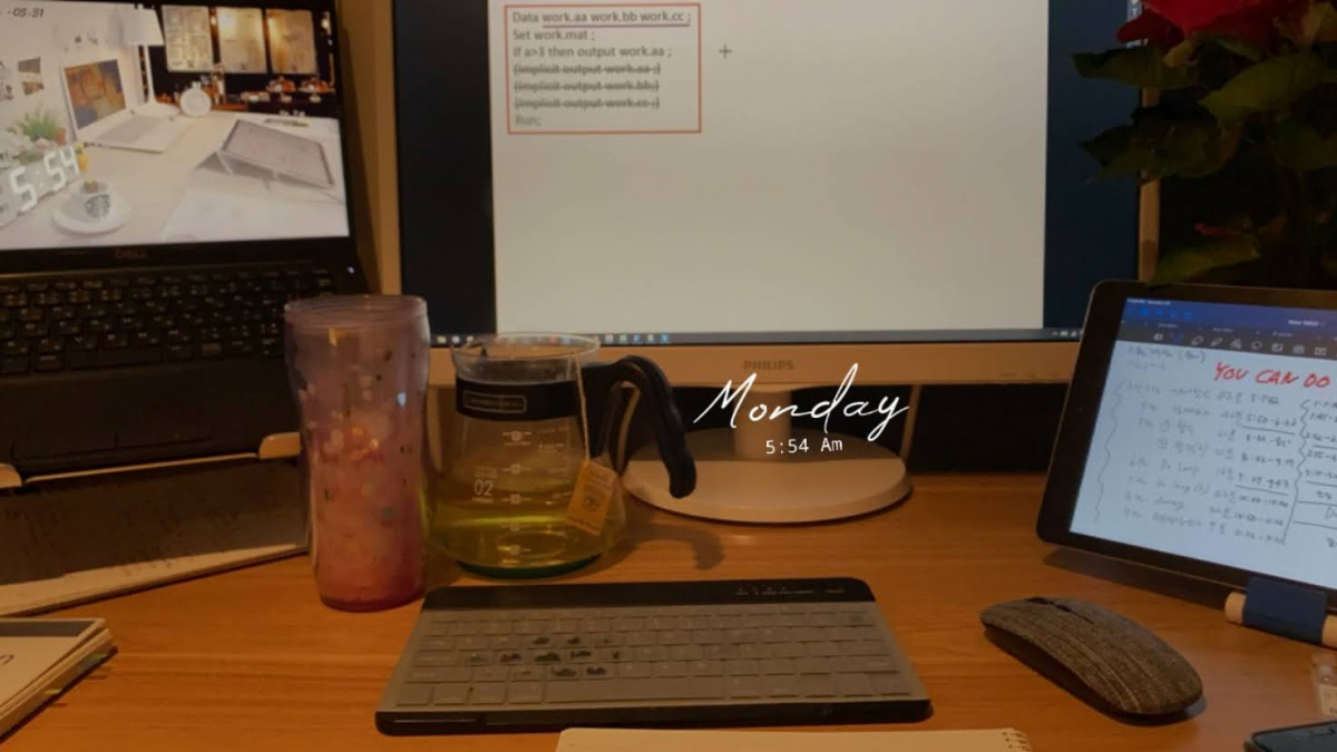 ▲7년 차 직장인 지현 씨는 지난해 11월부터 새벽 일찍 일어나 하루를 시작하는 미라클 모닝을 시작해 요가, 독서, 아침일기, 홈트레이닝 등 알차게 아침을 채우고 있다.  (사진제공=이지현)