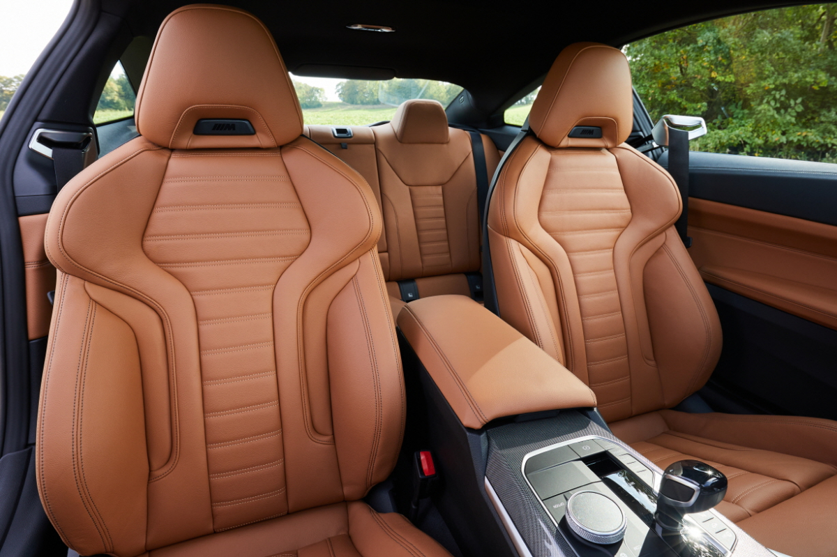 ▲기본 적용된 스포츠 시트와 가죽 스티어링 휠은 고급스러움을 강조한다. (사진제공=BMW코리아)