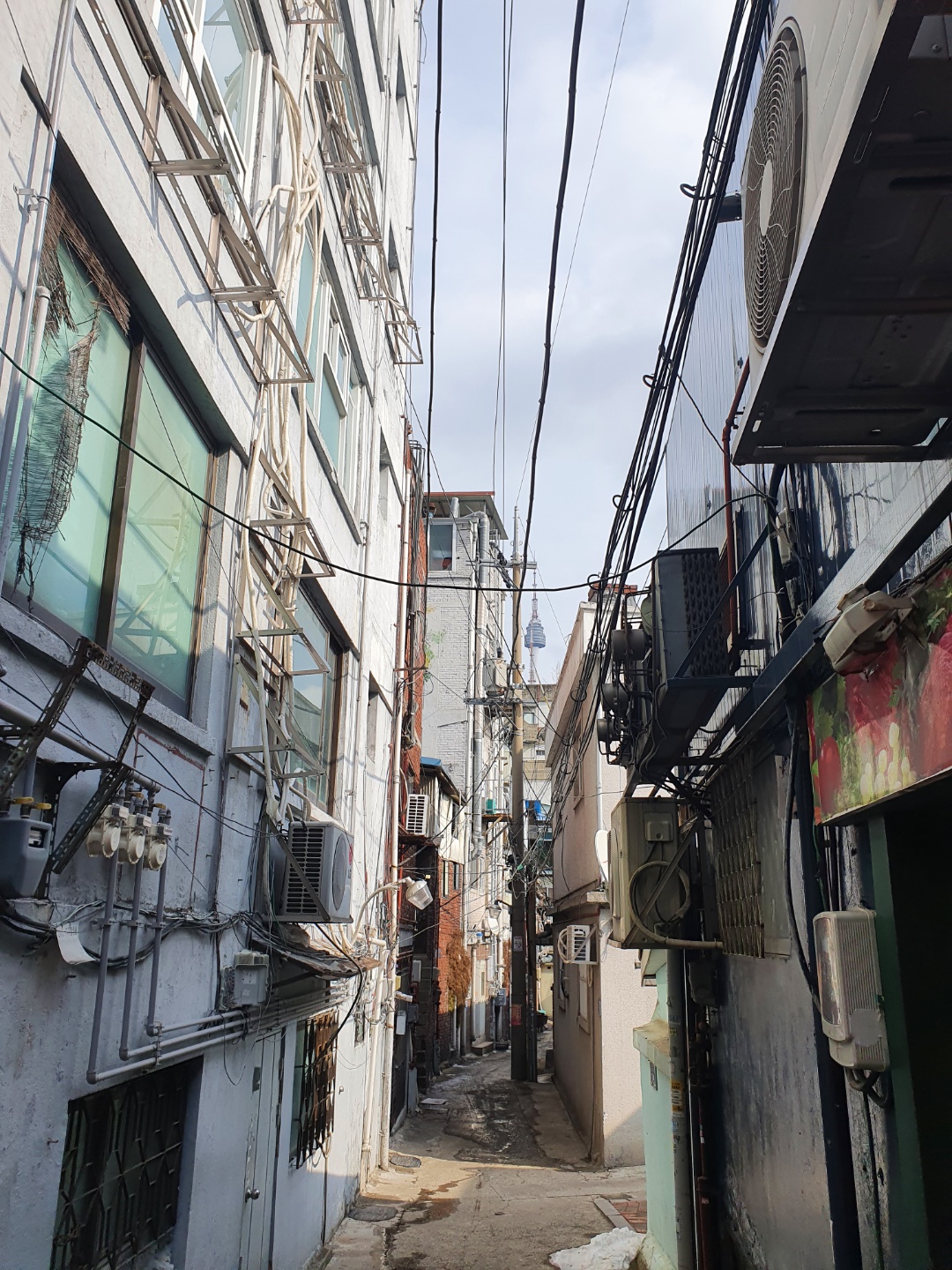 ▲정부가 서울 등 도심 주택 공급 방안으로 공공 직접 시행 정비사업을 들고 나왔지만 시장 반응은 차갑다. 서울 용산구 후암동 일대 노후 주택가 모습. (정용욱 기자. dragon@)