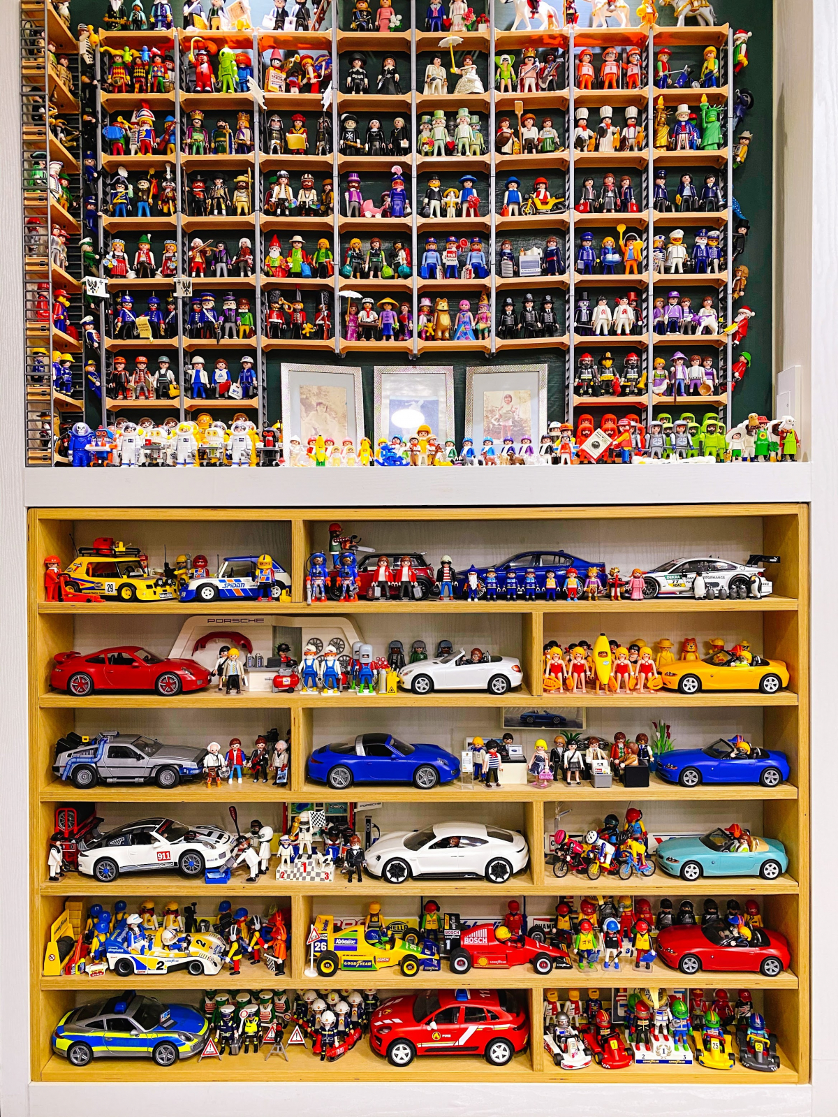 ▲수박반통 씨가 지금까지 모은 플레이모빌. 그는 "진정한 콜렉터라면 한 종류의 플레이모빌을 전시용, 보관용, 비상용으로 3개를 사야 한다"며 너스레를 떨었다. (사진제공=수박반통)