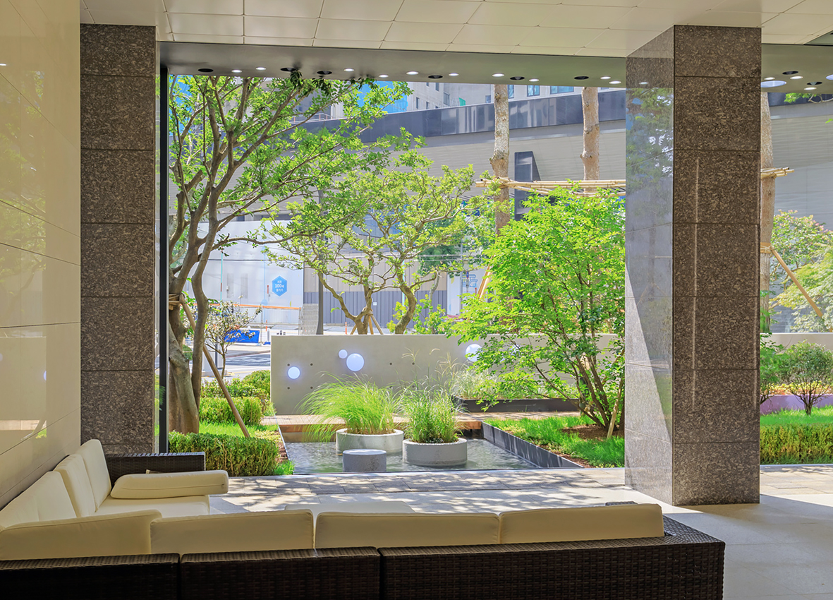 ▲래미안 리더스원 필로티 가든 전경 (사진제공=삼성물산)