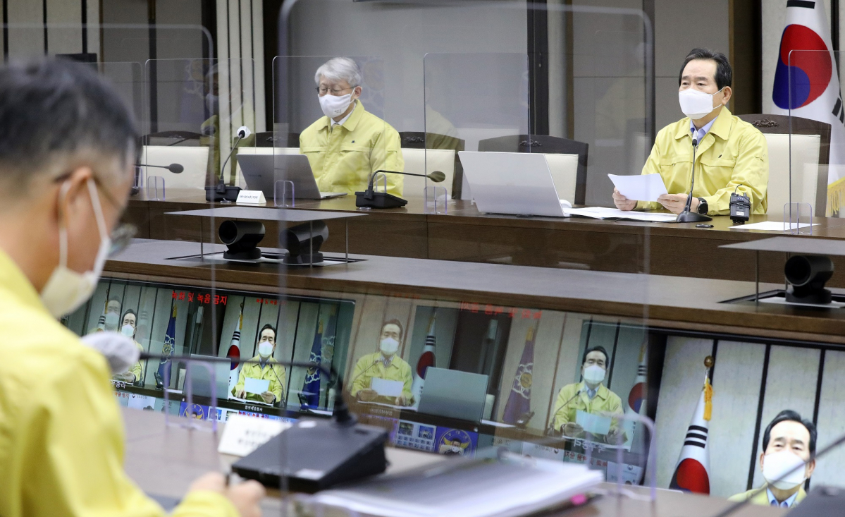 ▲정세균 국무총리(중앙재난안전대책본부장)가 9일 오전 정부세종청사에서 열린 신종 코로나바이러스(코로나19) 중앙재난안전대책본부 회의에서 모두발언을 하고 있다. (뉴시스)