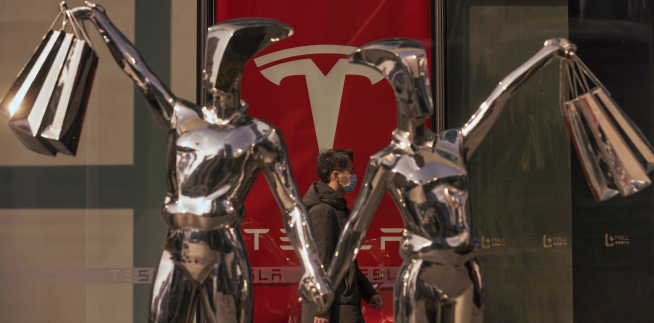 ▲중국 상하이의 테슬라 매장. 상하이/AP연합뉴스