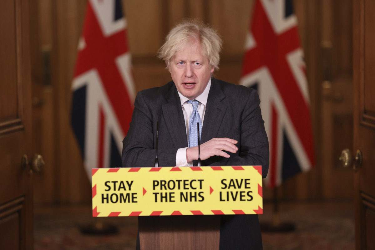 ▲보리스 존슨 영국 총리가 10일(현지시간) 런던 다우닝 스트리트 총리 관저에서 미디어 브리핑을 하고 있다. 런던/AP뉴시스