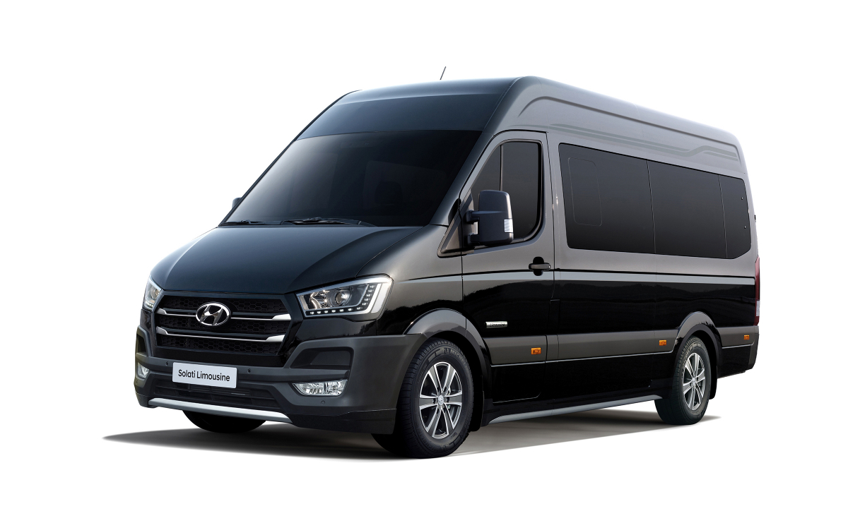 ▲버스 산업의 활성화를 위해 다양화 또는 친환경 버스가 대안으로 꼽힌다. 시장이 위축된 대형 버스에 집중하는 대신, 다양한 모델로 산업수요 변화에 대응해야 한다는 의미다. 사진은 현대차가 유럽 시장을 겨냥해 개발한 쏠라티. (사진제공=현대차)