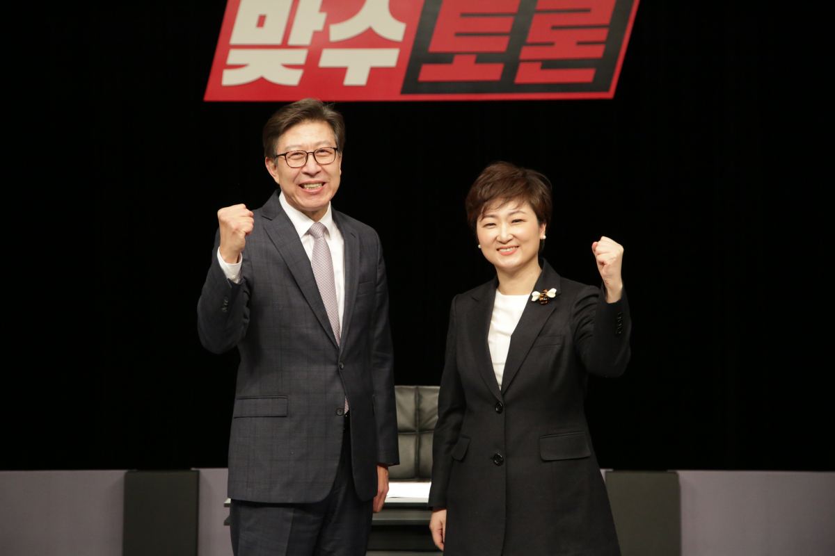 ▲TV토론회서 만난 박형준 후보와 이언주 후보. (연합뉴스)