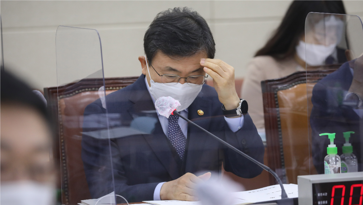 ▲권덕철 보건복지부 장관이 17일 서울 여의도 국회에서 열린 보건복지위원회 전체회의에 참석해 있다. (연합뉴스)