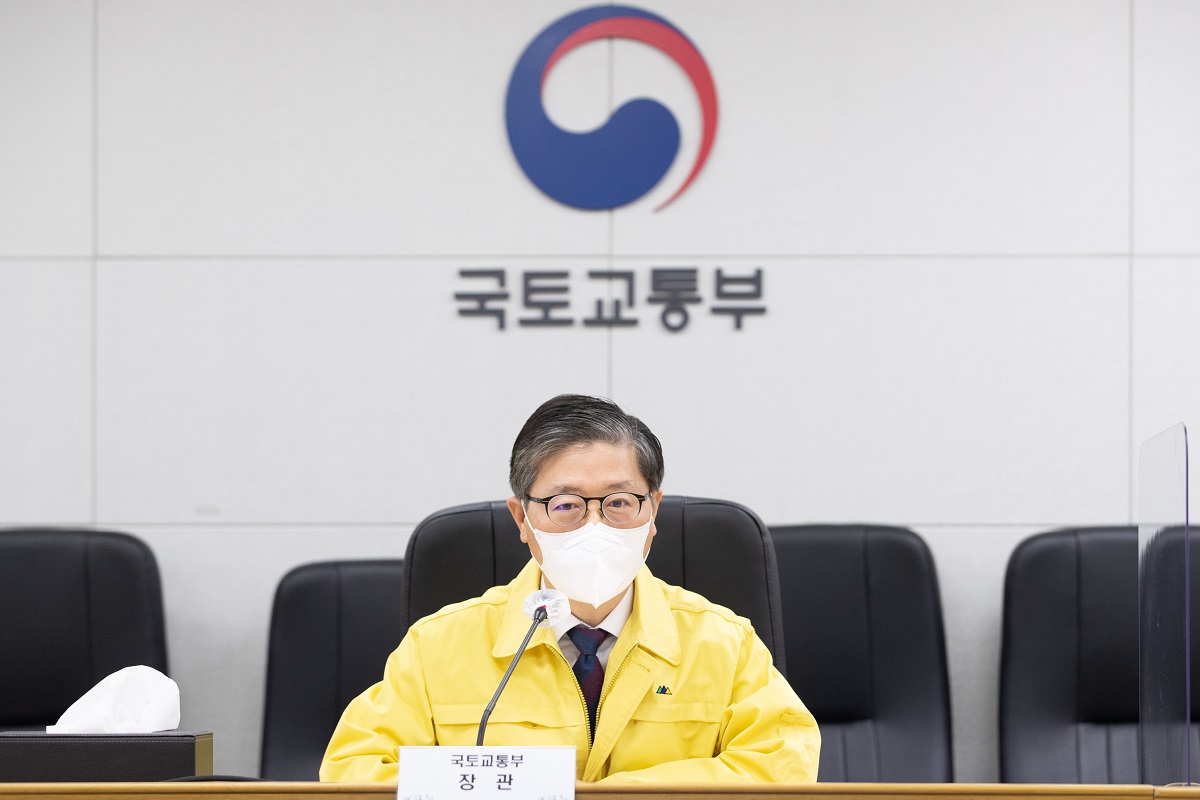 ▲변창흠 국토교통부 장관이 10일 정부세종청사에서 열린 '공공주도 3080+' 주택공급 확대방안 설명회에서 발언하고 있다. 변 장관은 17일에는 수도권 신규 택지와 관련해 면적 총합이 3기 신도시 5개를 합한 것과 비슷하다고 밝혔다. (사진제공=국토교통부)