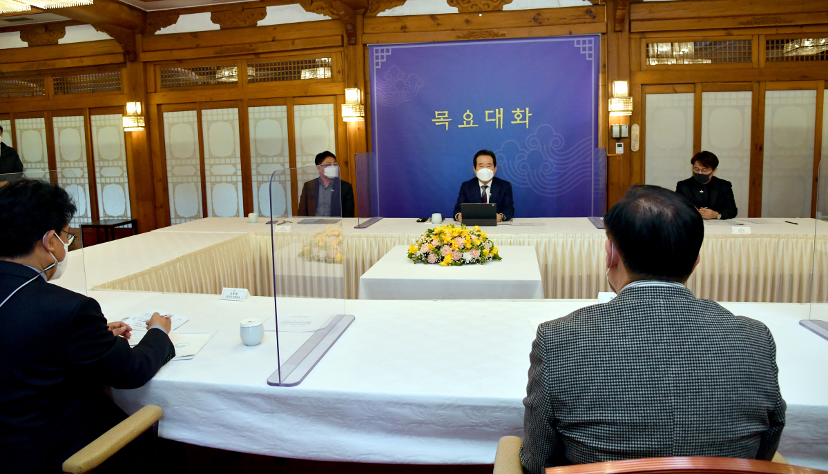 ▲정세균 국무총리가 18일 서울 삼청동 총리공관에서 '정부, 언론과의 바람직한 관계를 갖다'라는 주제로 열린 제35차 목요대화에서 발언하고 있다.  (사진제공=문화체육관광부)