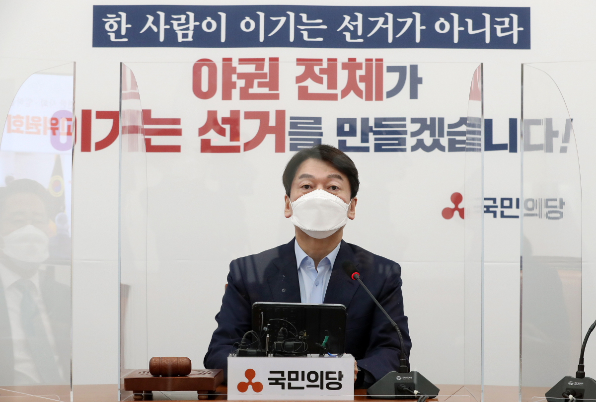 ▲안철수 국민의당 대표가 22일 국회에서 열린 최고위원회의에서 "아스트라제네카 백신을 먼저 맞을 용의가 있다"고 밝혔다. (연합뉴스)