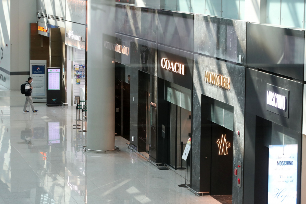 ▲신종 코로나바이러스 감염증(코로나19)으로 면세 업계가 직격탄을 맞으면서 매출의 40% 가까이가 증발했다. (뉴시스)
