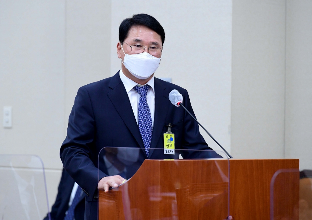 ▲한영석 현대중공업 대표이사가 22일 서울 여의도 국회에서 열린 환경노동위원회 산업재해관련 청문회에서 의원의 질의에 답하고 있다. 신태현 기자 holjjak@ (이투데이DB)