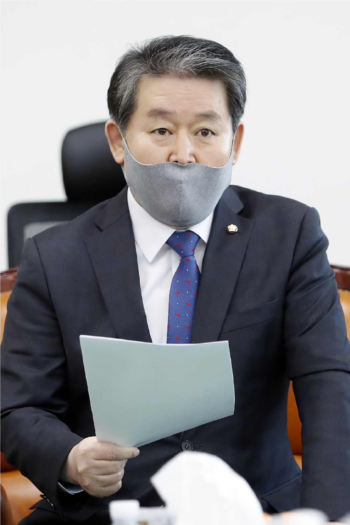 ▲김경협 국회 정보위원장이 23일 국회 정보위원장실에서 이명박 정부 국정원 사찰 등 현안 관련 기자회견을 하고 있다.   (연합뉴스)