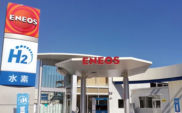 ▲ENEOS가 운영 중인 시내 주유소 앞에 수소 충전 간판이 걸려 있다. 출처 ENEOS 홈페이지
