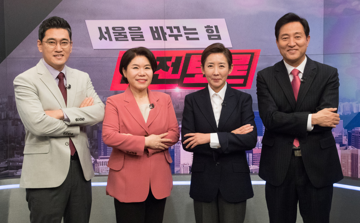 ▲오신환(왼쪽부터), 조은희, 나경원, 오세훈 국민의힘 서울시장 경선후보가 1일 서울 중구 TV조선에서 열린 4인 비전합동토론을 앞두고 포즈를 취하고 있다. (국회사진취재단)