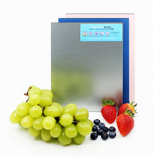 ▲동국제강의 친환경 고기능성 강판인 럭스틸 바이오 샘플. 동국제강은 올해 국내 최초로 항바이러스 효과를 검증 받았다. (사진제공=동국제강)